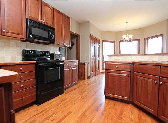 5th image of 4589 Arrowhead Dr