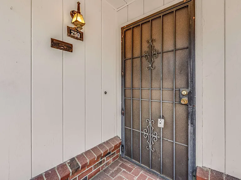 250 Begier Ave #250 — Photo 3