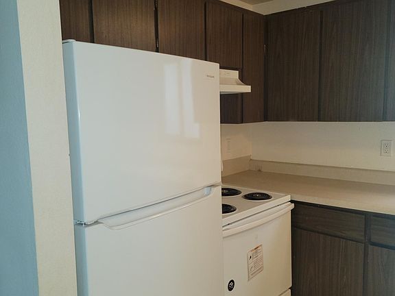 3rd image of 518 W Oregon Ave APT 10