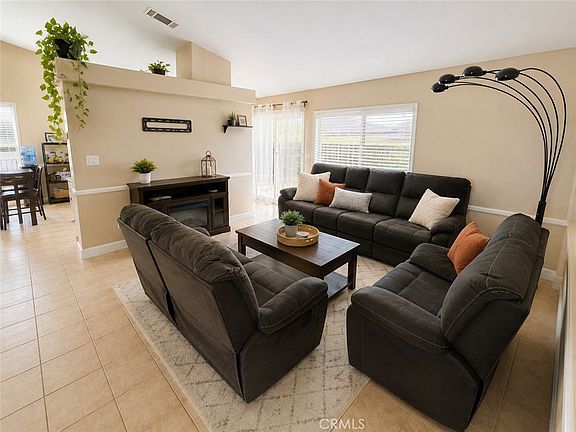 3rd image of 11796 Begonia Rd