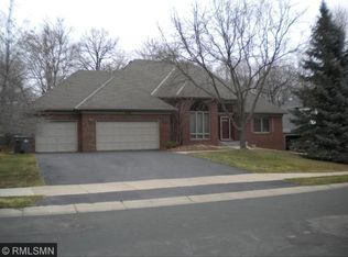 2196 Stone Creek Dr, Chanhassen, MN 55317
