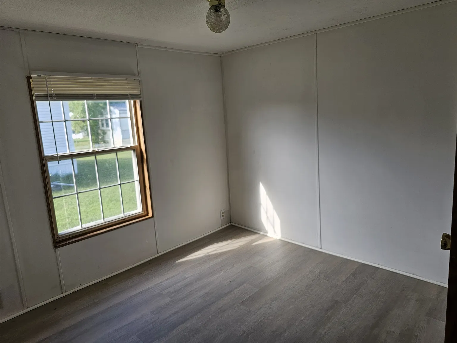 3 bed, $1,200 — Photo 2