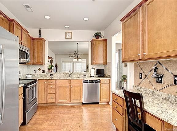 5th image of 1501 River Bend Blvd