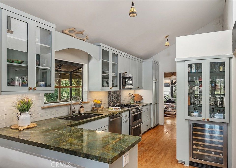 9201 Grundy Ln, Chatsworth, CA 91311 | MLS #SR26026098 | Zillow