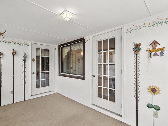 2nd image of 208 Saddle Rdg
