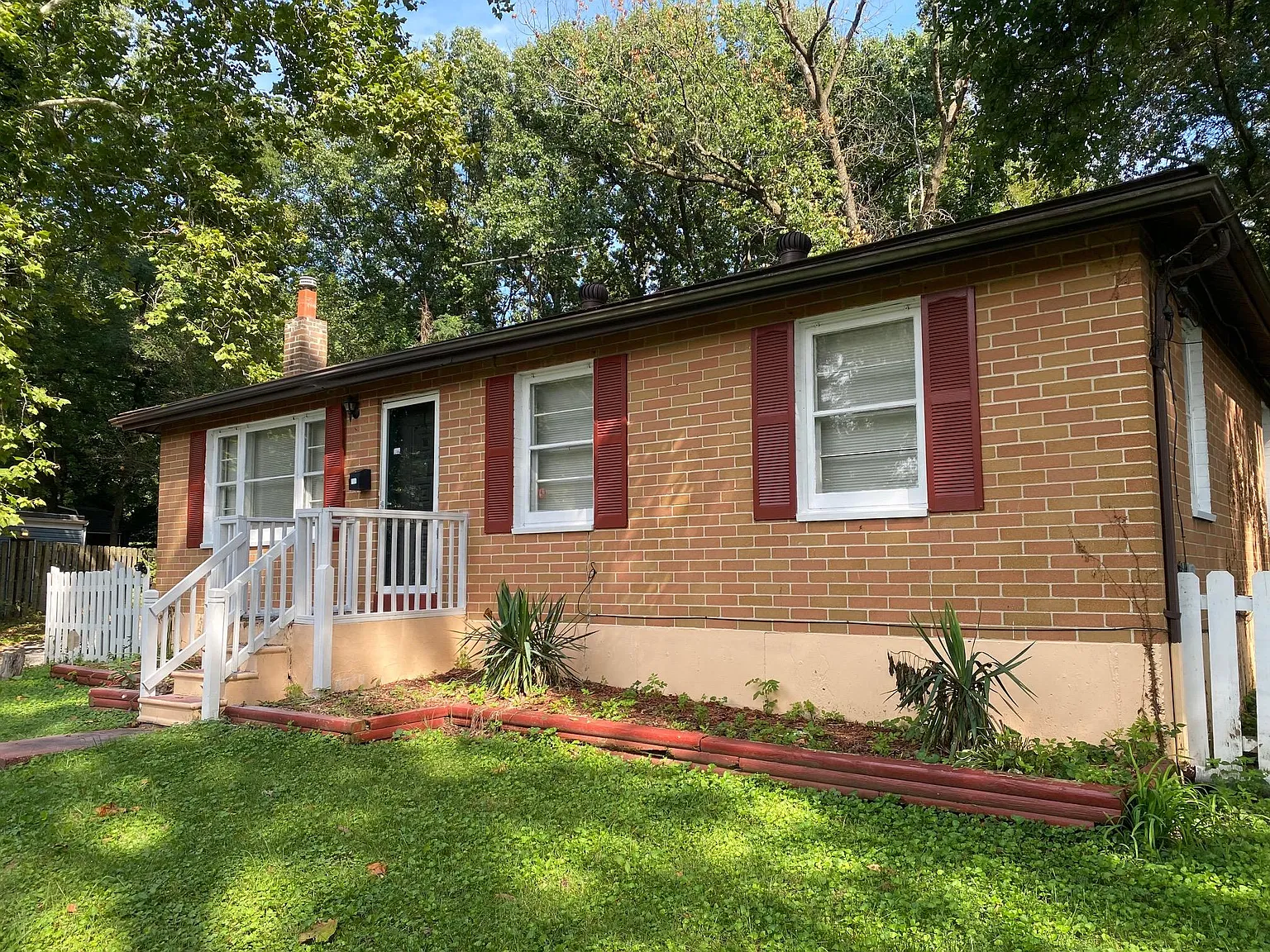 1012 Robert Ave photo 1