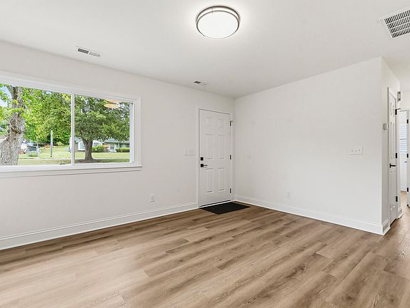 5th image of 4904 Fox Hunt Dr