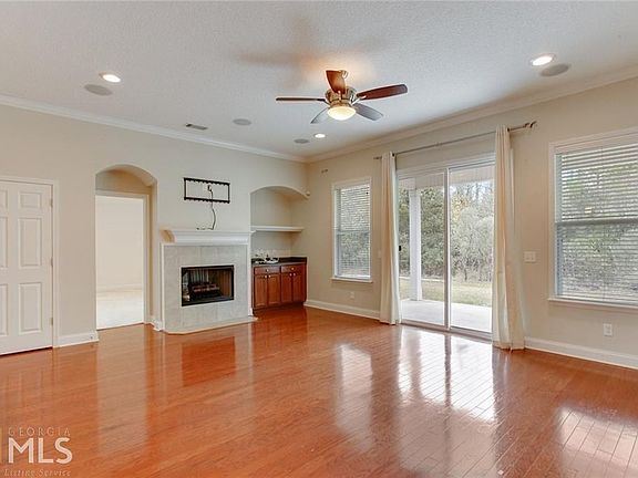 5th image of 210 Majestic Oaks Dr