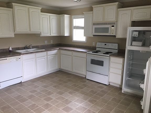 3rd image of 19180 N Clairmonte St