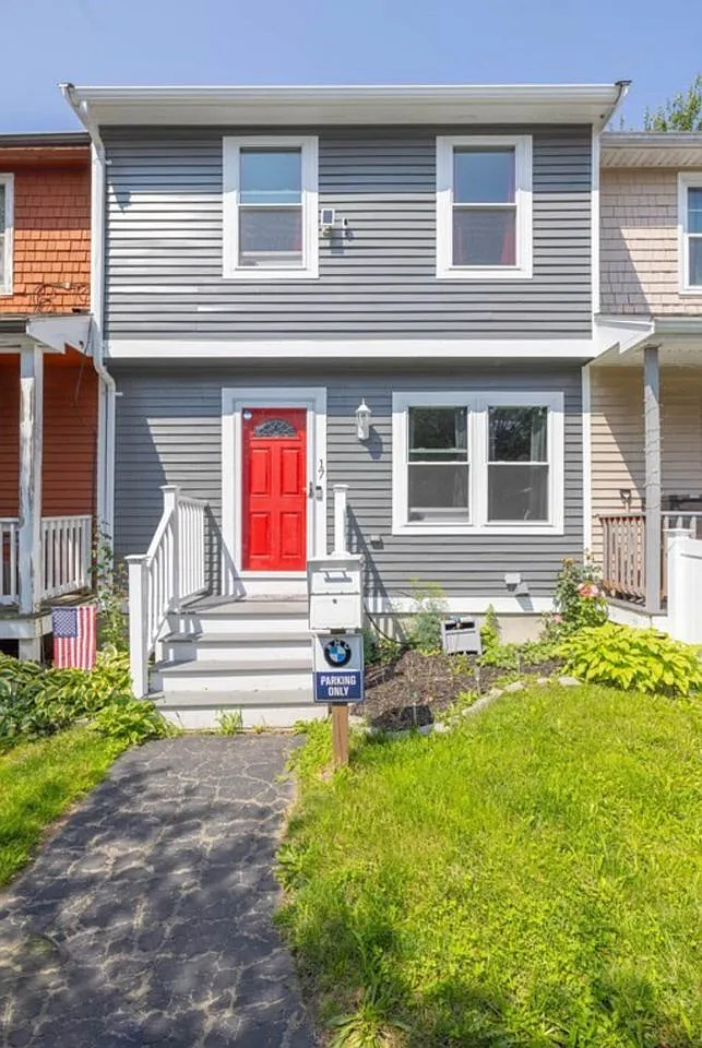 3 bed, 918 sqft, $1,550 — Photo 4