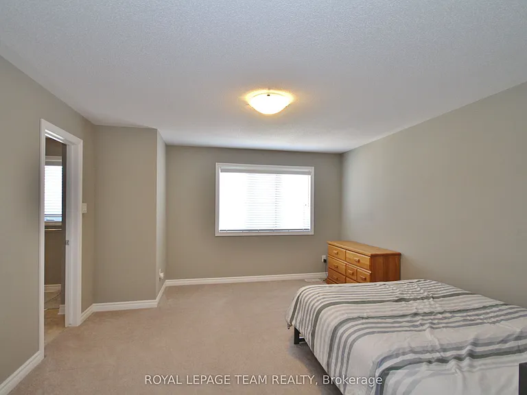 302 Tourmaline Cres — Photo 17