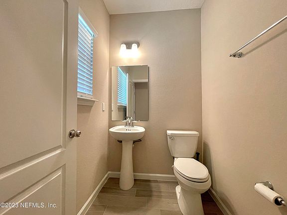 4th image of 12644 Josslyn Ln