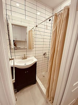 4th image of 52 Kenmare St #29