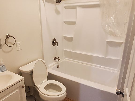 3rd image of 18 Dewitt St Fl 2