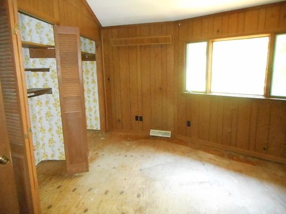 3rd image of 357 Kingswood Dr