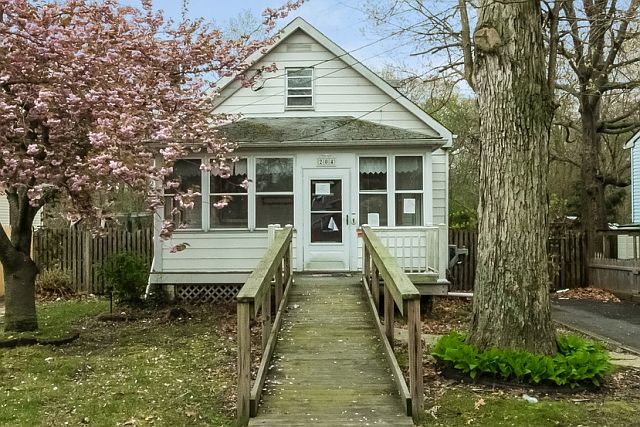 1st image of 204 W End Ave