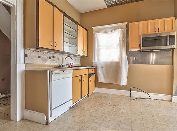 5th image of 3345 Wyandotte St