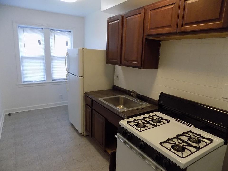 1st image of 5935 N Northwest Hwy #3