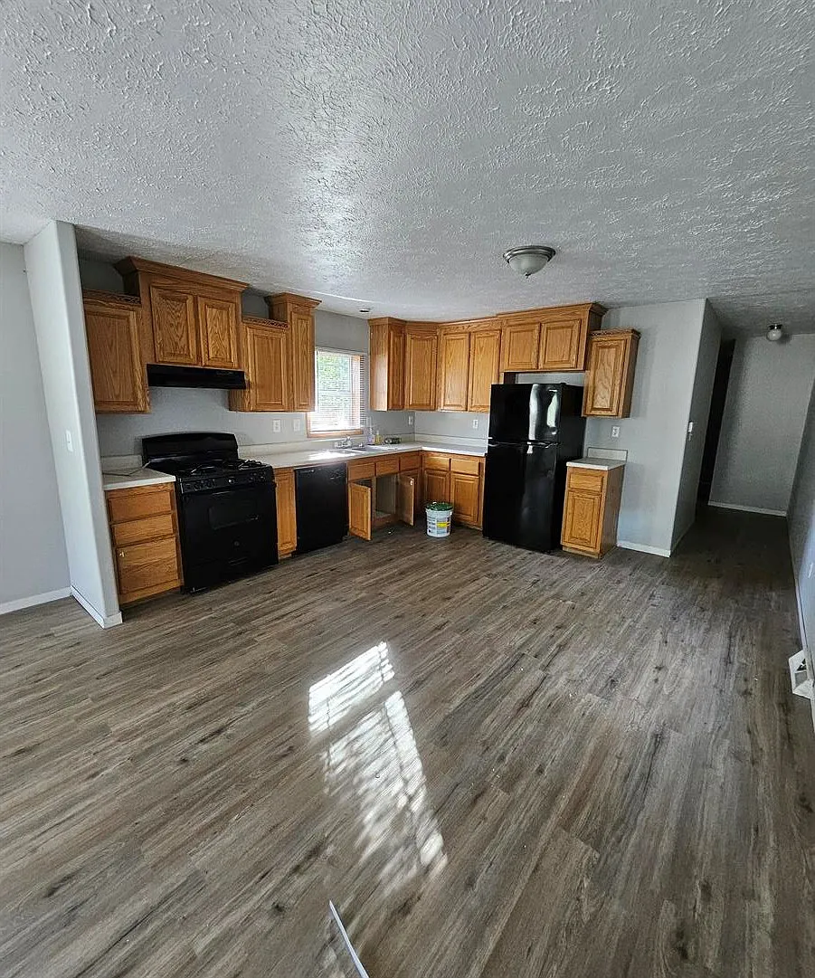 3 bed, $1,299 — Photo 2