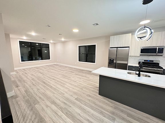 3rd image of 6118 Jefferson St #3