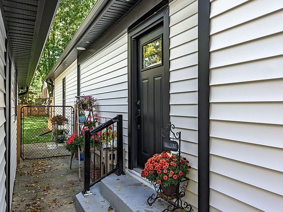 3rd image of 481 Gold St