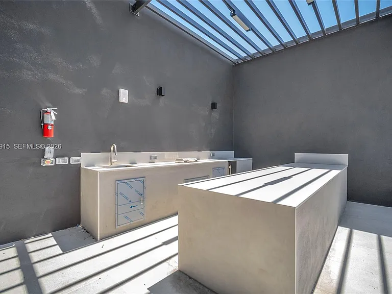 91 NW 27th St #503 — Photo 19
