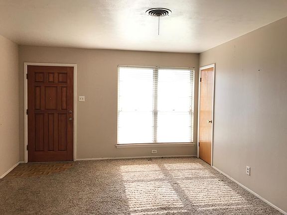 3rd image of 320 Tanglewood Dr