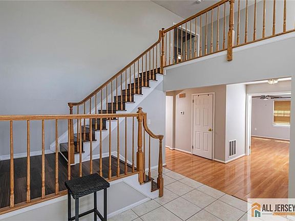 4th image of 9 Chipwood Ln