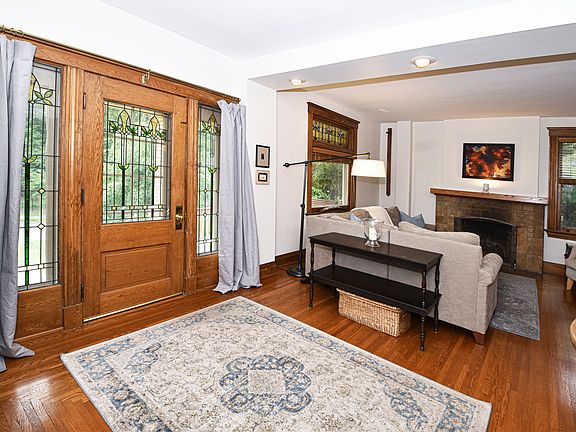 3rd image of 1117 Herschel Ave