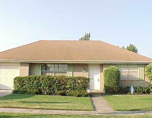 4 Bedroom home on Dead-End Street in Metairie!