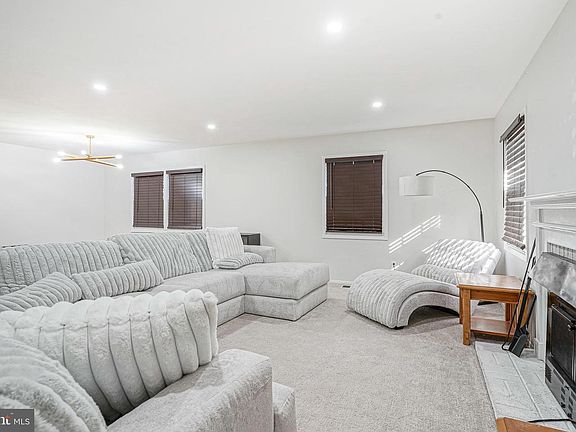 5th image of 36 Eden Rock Ln