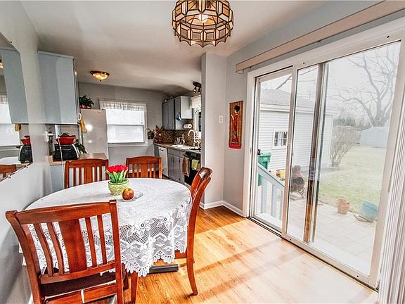 2nd image of 271 Oakdale Dr