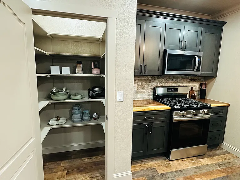 731 Kermit Ct — Photo 15