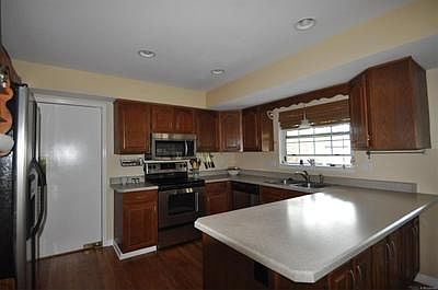 Lots of counter top spacer for cooking