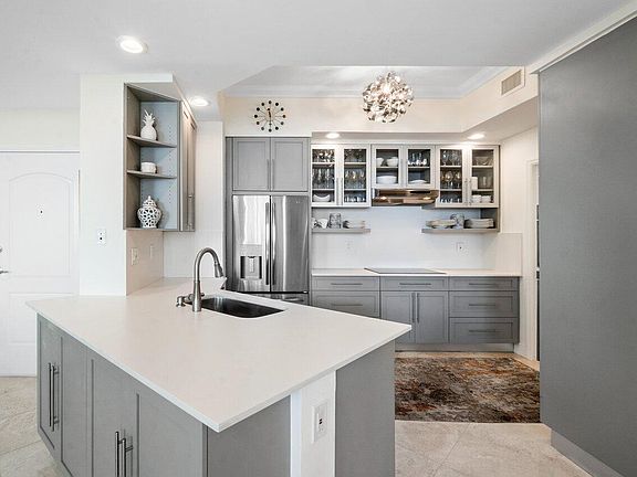 4th image of 801 S Olive Avenue #1206