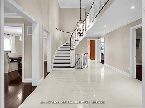 4th image of 25 Grenadier Cres