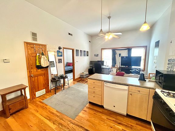 3rd image of 1363 N Bosworth Ave APT 4