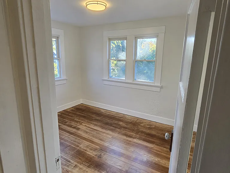 44 Waverly Ave — Photo 10