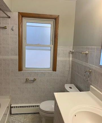 3rd image of 5515 N Artesian Ave #2