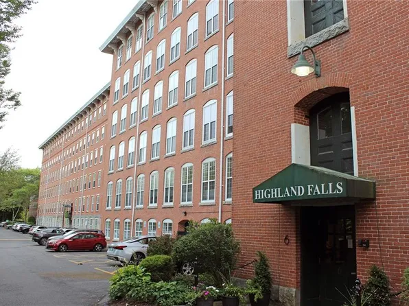 2 School St #204, Lincoln, RI 02865