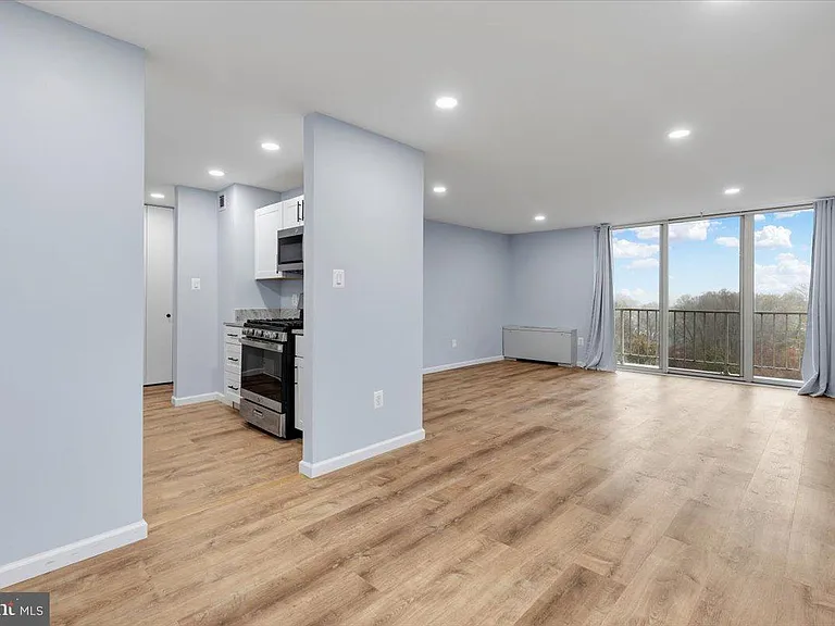 4520 King St #601 — Photo 25