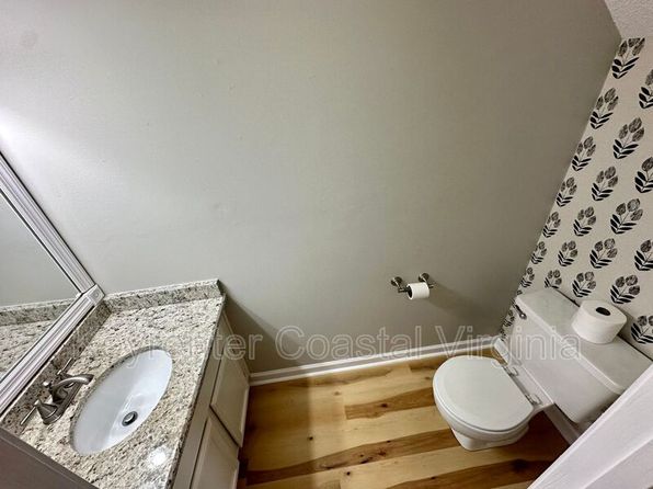2102 Queen Annes Ct, Carrollton, VA 23314