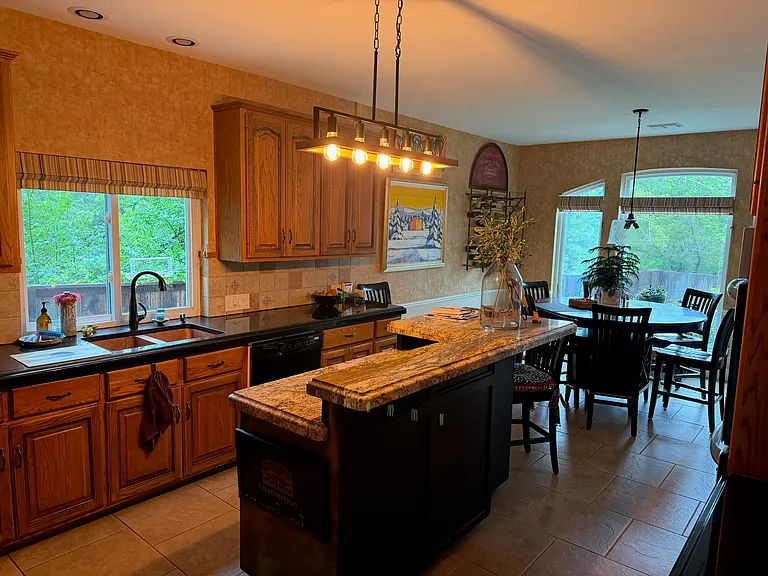 10501 Mosshead Cv — Photo 8