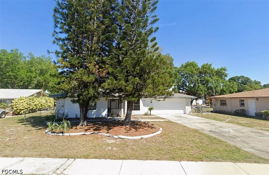 3 bed, 2.0 bath, 1474 sqft, $1,900 — Photo 1