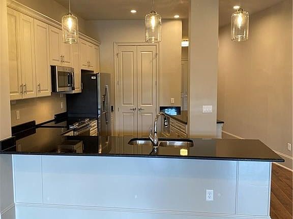 5th image of 117 Wren St #3