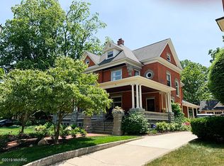 36 E 12th St, Holland, MI 49423