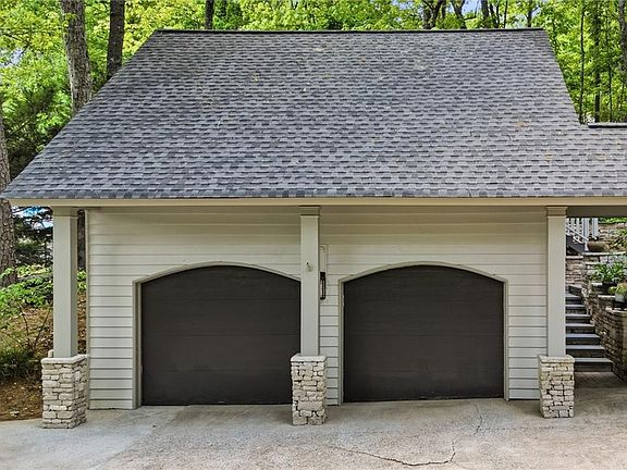 3rd image of 130 Farm Hill Cir