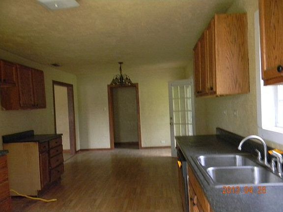 4th image of 132 Wall Dr