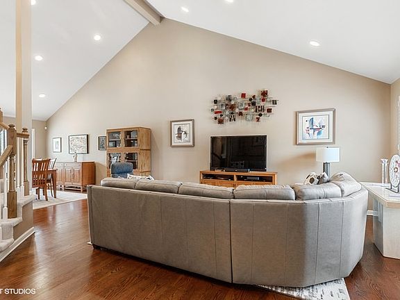 3rd image of 45 Willow Pkwy #94-2