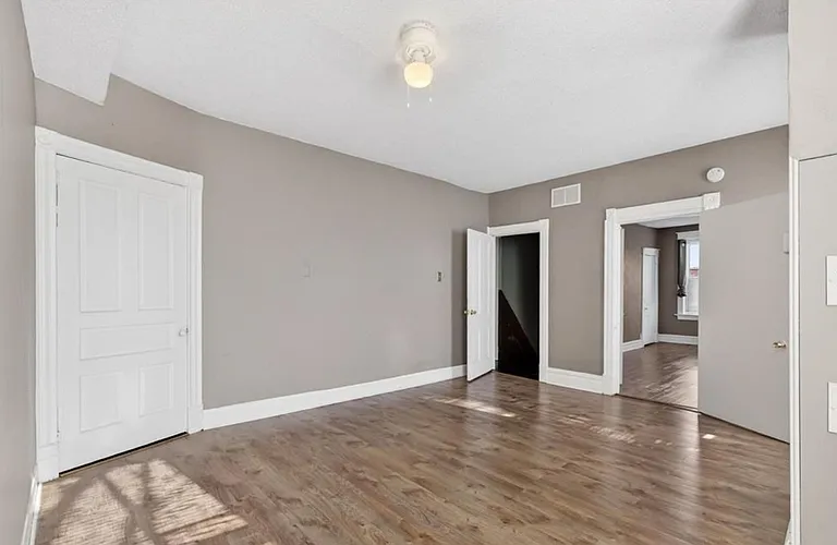 3005 S Compton Ave — Photo 3